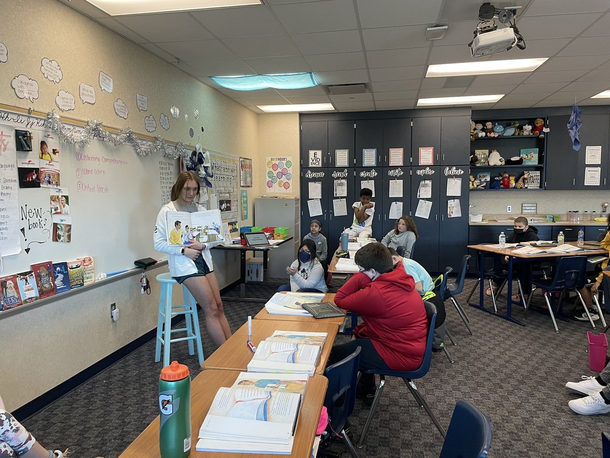 EDventureswErin's tweet photo. So thankful for our guest readers this week in honor of Read Across America week! ππ #spreadthejoyofreading #wecauselearning https://t.co/ahrQuBy7Sj