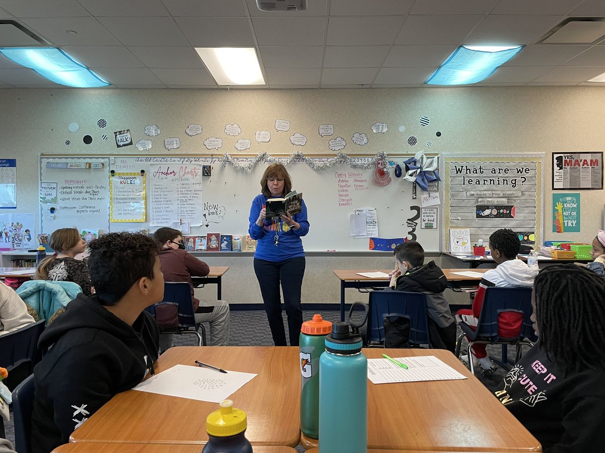 EDventureswErin's tweet photo. So thankful for our guest readers this week in honor of Read Across America week! ππ #spreadthejoyofreading #wecauselearning https://t.co/ahrQuBy7Sj
