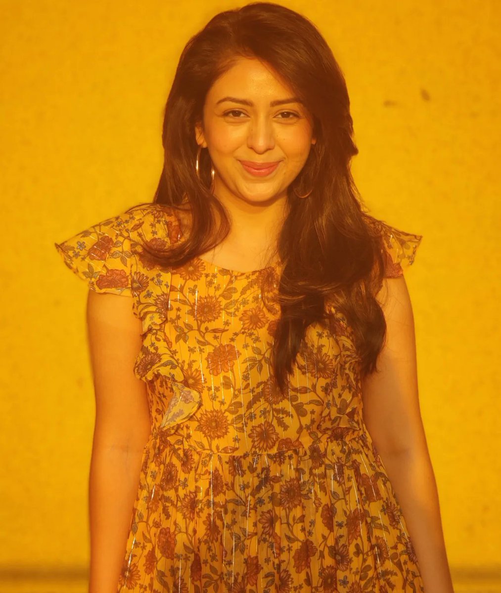nehasargam's tweet photo. Birthday bursts🌻 
Thanks to all who took out time to make me feel special and the Sun for shining little extra on me today❤️☀️
And last but not the least i want to thank me for being there for me 😁🥰 https://t.co/drrRVxYi4D