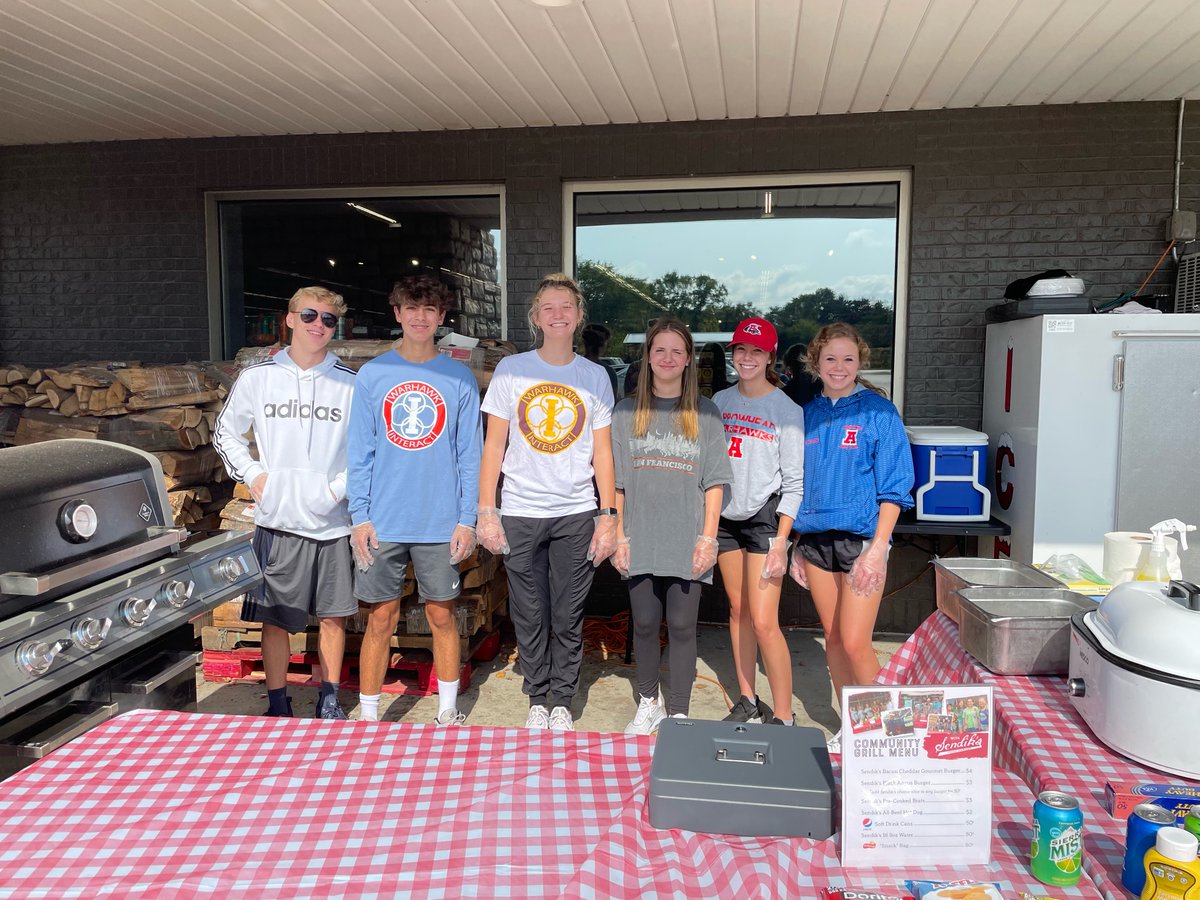 Thanks everyone for all of your hard work volunteering first semester! Here are a few pictures of our members at work!