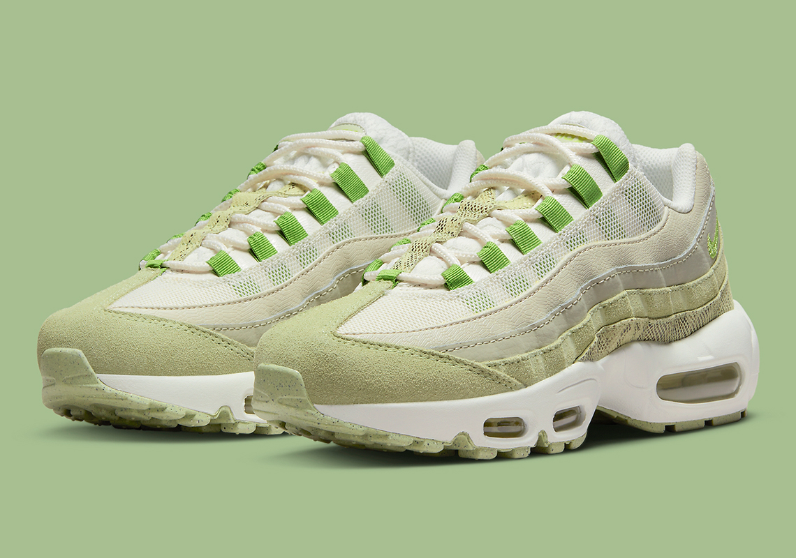 Approximation Papua New Guinea Competitors Sneaker News on Twitter: "Out of 10, what would you rate the upcoming Nike  Air Max 95 "Green Snake"? https://t.co/uHFMBpGu0l" / Twitter
