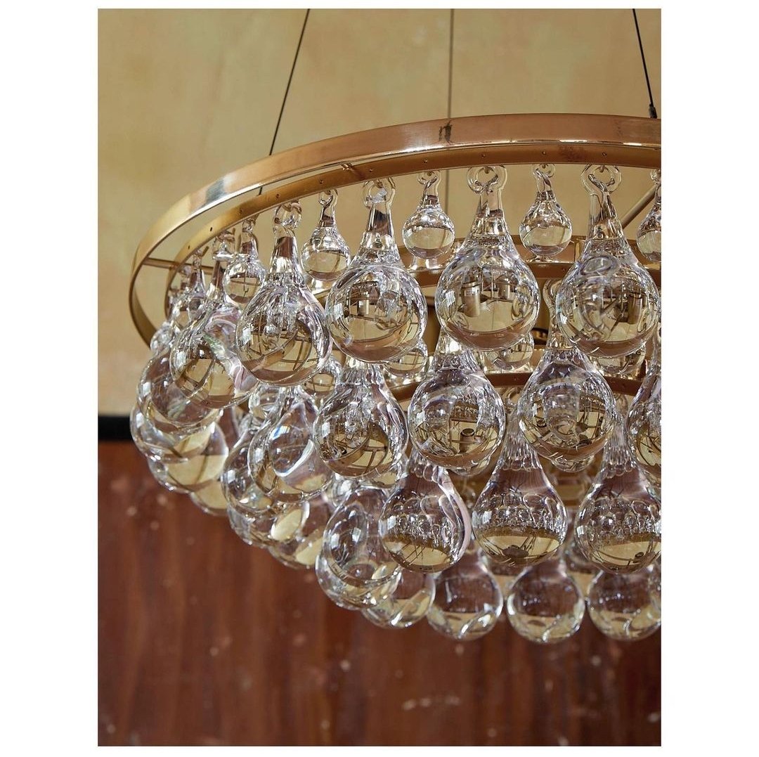 brightboxuk's tweet photo. The Arctic Pear Chandelier by Ochre truly is one of a kind. 
😍
A stunning bronze or polished nickel frame with a two tiered rim of clear or mercury grey glass drops makes for a stunning pendant to light up any space. We are a big fan! Click the link in bio to shop more Ochre https://t.co/KoN28tSbcb