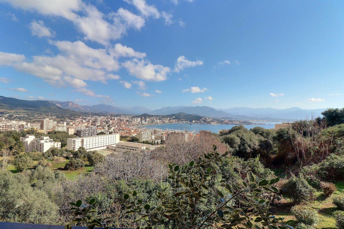 santini_immo's tweet photo. • Panoramic • 

Habiter dans un endroit avec du relief, c’est ce permettre d’avoir des vues imprenables ✨
~
Plus d’infos en story ou sur notre site https://t.co/gI8DGp7UyM https://t.co/weOR662pze