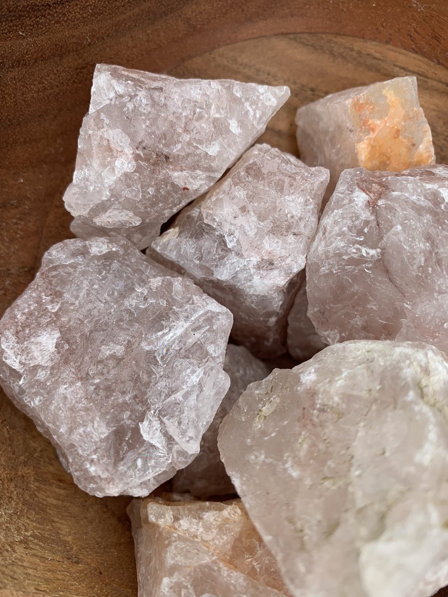 casswraps's tweet photo. i love raw crystals &amp; couldnt help myself from getting a bunch of raw stones for the shop! We got raw strawberry quartz and green aventurine from brazil, raw peach moonstone, raw pink tourmaline plus more ✨ https://t.co/KHvqTg1N9S https://t.co/FM2ZgNaAOC