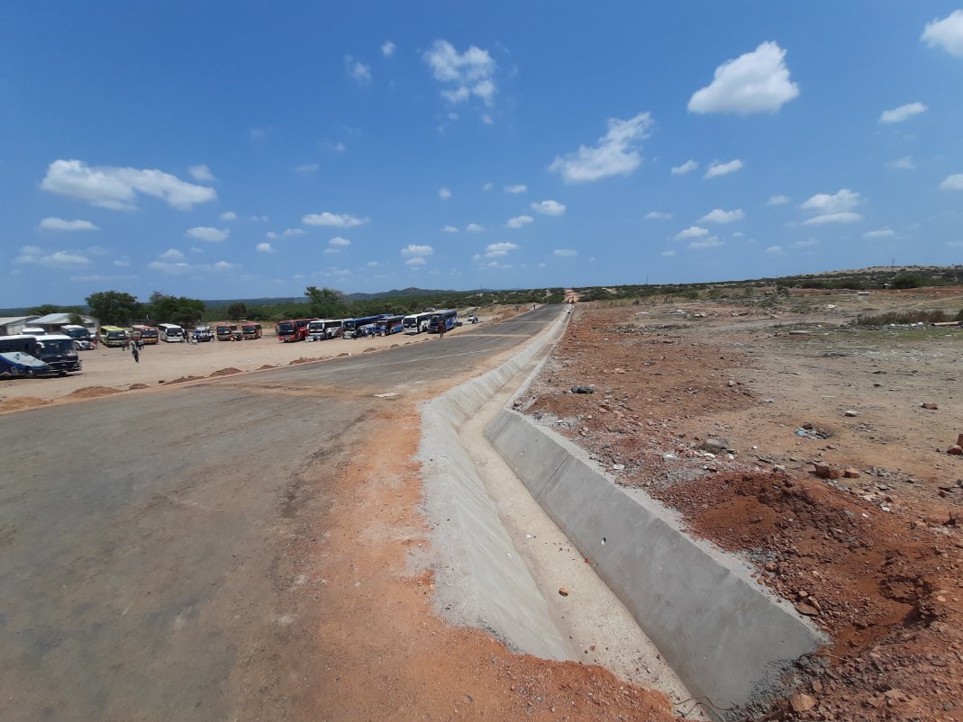 Mun_Beitbridge's tweet photo. Good progress at Kwalu 2 suburb (West of Dulivhadzimu suburb). Stands being serviced by Forit Contracting. https://t.co/PlSM9ACpwT
