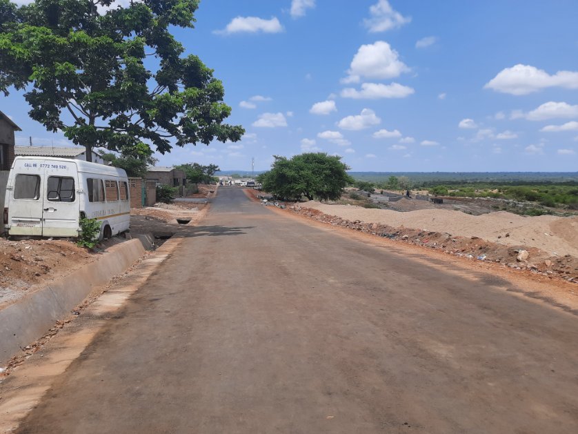 Mun_Beitbridge's tweet photo. Good progress at Kwalu 2 suburb (West of Dulivhadzimu suburb). Stands being serviced by Forit Contracting. https://t.co/PlSM9ACpwT
