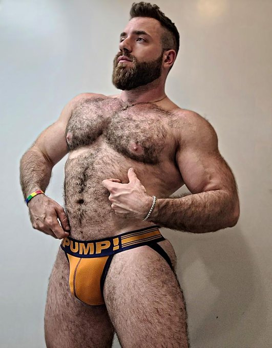 Them gym gains. Retweet for hairy men love. https://t.co/xPnQocgnSW