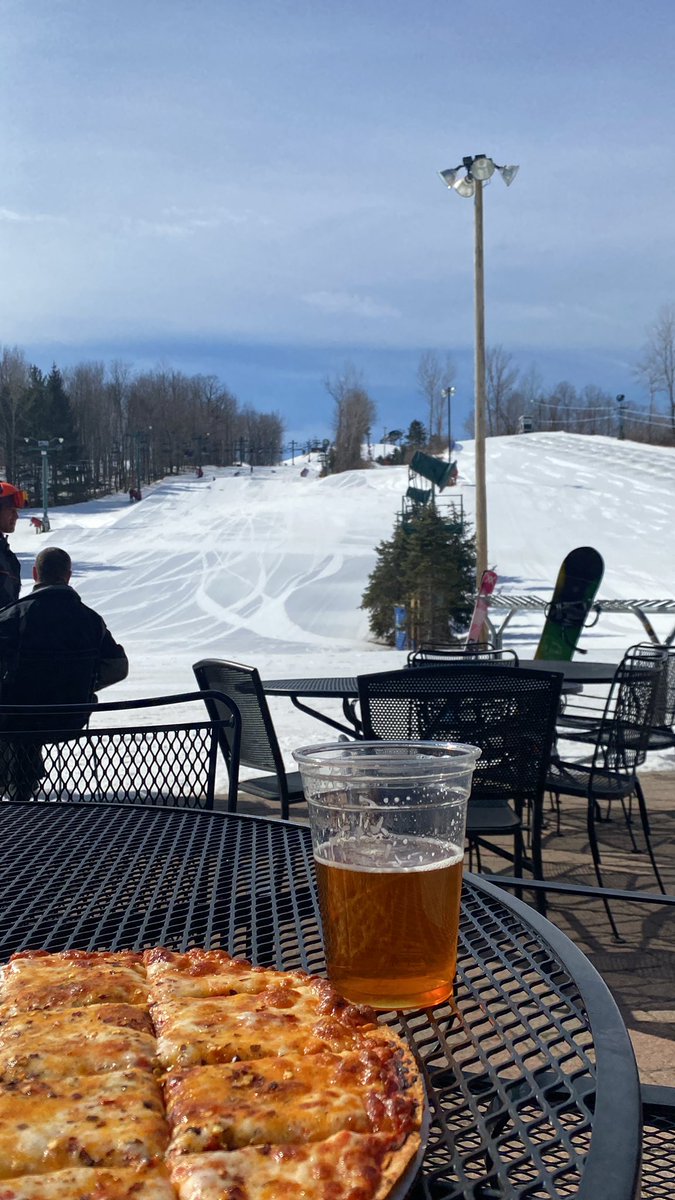 nchadwell's tweet photo. Best day in good minute… no lines and blue skies ☀️ 🏂 🍺 https://t.co/MDeBN6729R