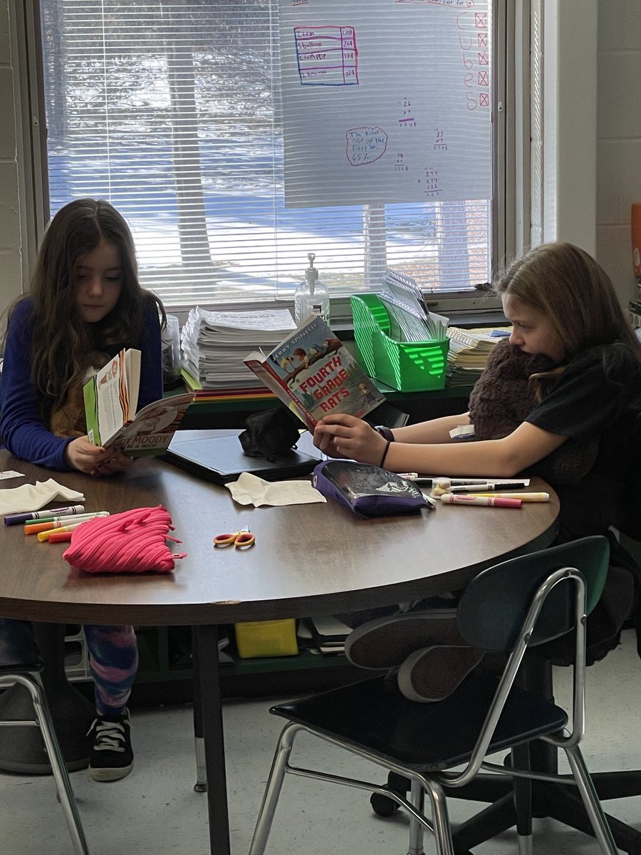 hello4th's tweet photo. Howard/Hagen team enjoying books from PTSA in the reading marathon! ⁦@BrockportPTSA⁩ ⁦@BCSDHill⁩ https://t.co/7BtFtaz6qq