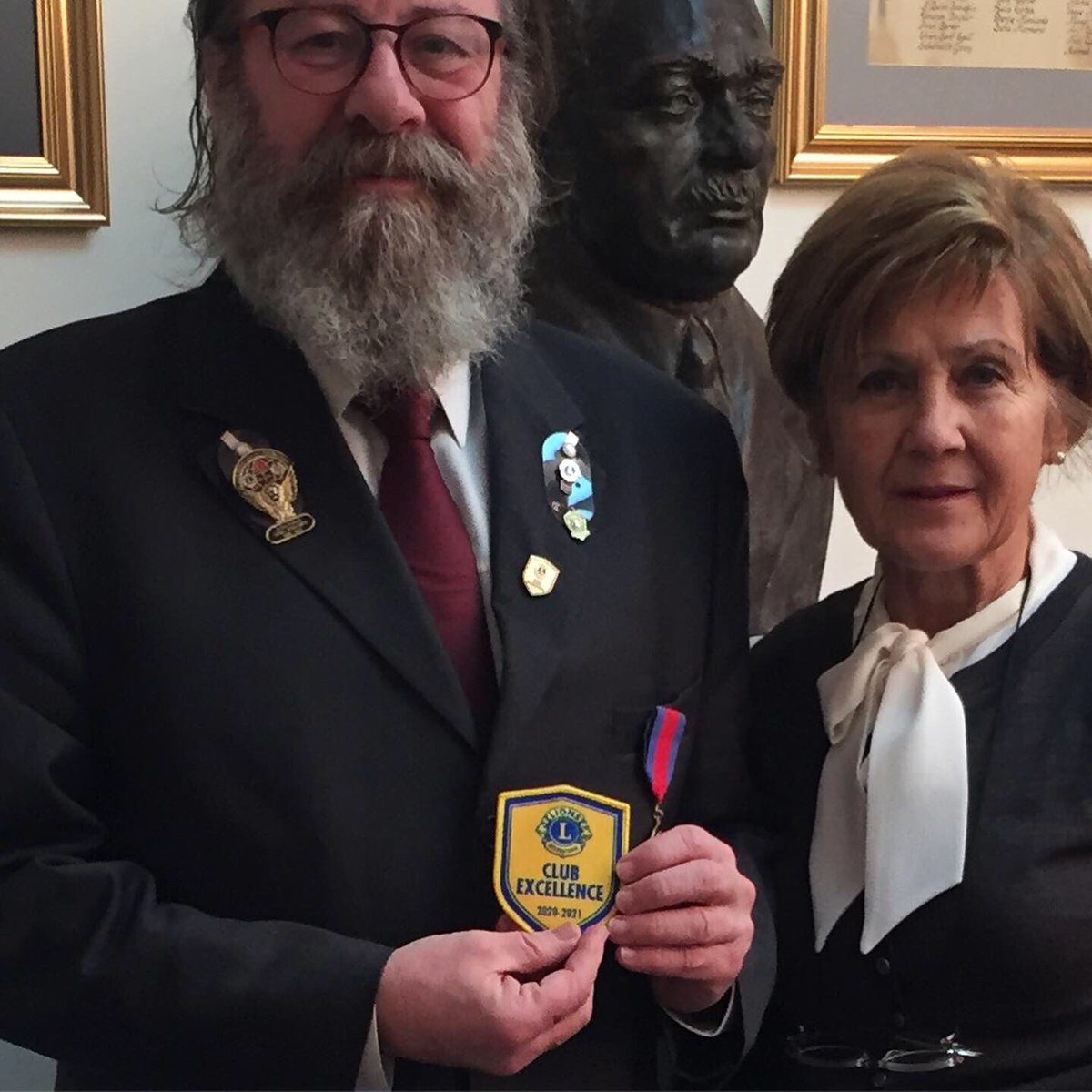 Uluslarası Lions'un kulup nezdindeki en büyük nişanı Club Excellence | Mükemmel Kulüp Ödülü, Başkan'ı olmaktan her zaman gurur duyduğum <a href="/EtilerLions/">Etiler Lions</a> Kulübü'nün oldu. Ödülümüzü 2020-2021 Hizmet Dönemi Genel Yönetmeni’miz #Lion Leyla Kıvanç’ın elinden almak paha biçilmez bir onur.