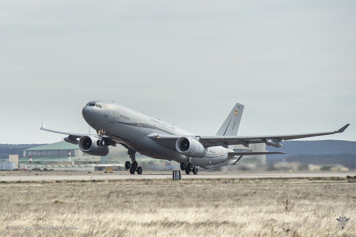 Armee_de_lair's tweet photo. Depuis le 24 février 2022, les C-135 et MRTT se relaient pour ravitailler les Rafale déployés chaque jour en Pologne dans le cadre des missions de défense aérienne et de police du ciel dans les pays du flanc de l’est de l’OTAN. #EuropeDéfense

@Armees_Gouv 
@EtatMajorFR 
@NATO https://t.co/WTW7qhExwa