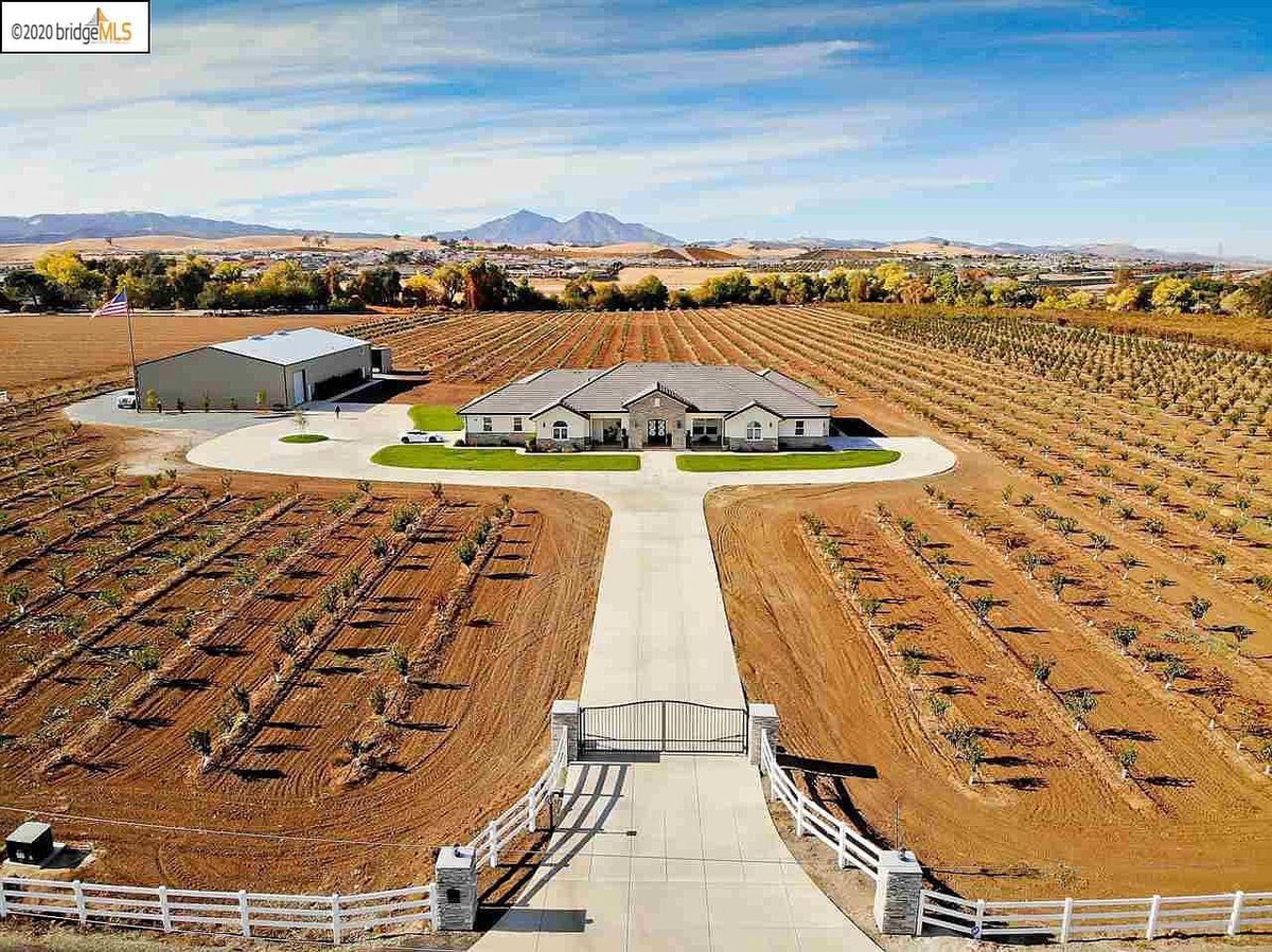 barndominium_us's tweet photo. My type of house. https://t.co/3f71lqQhSt
