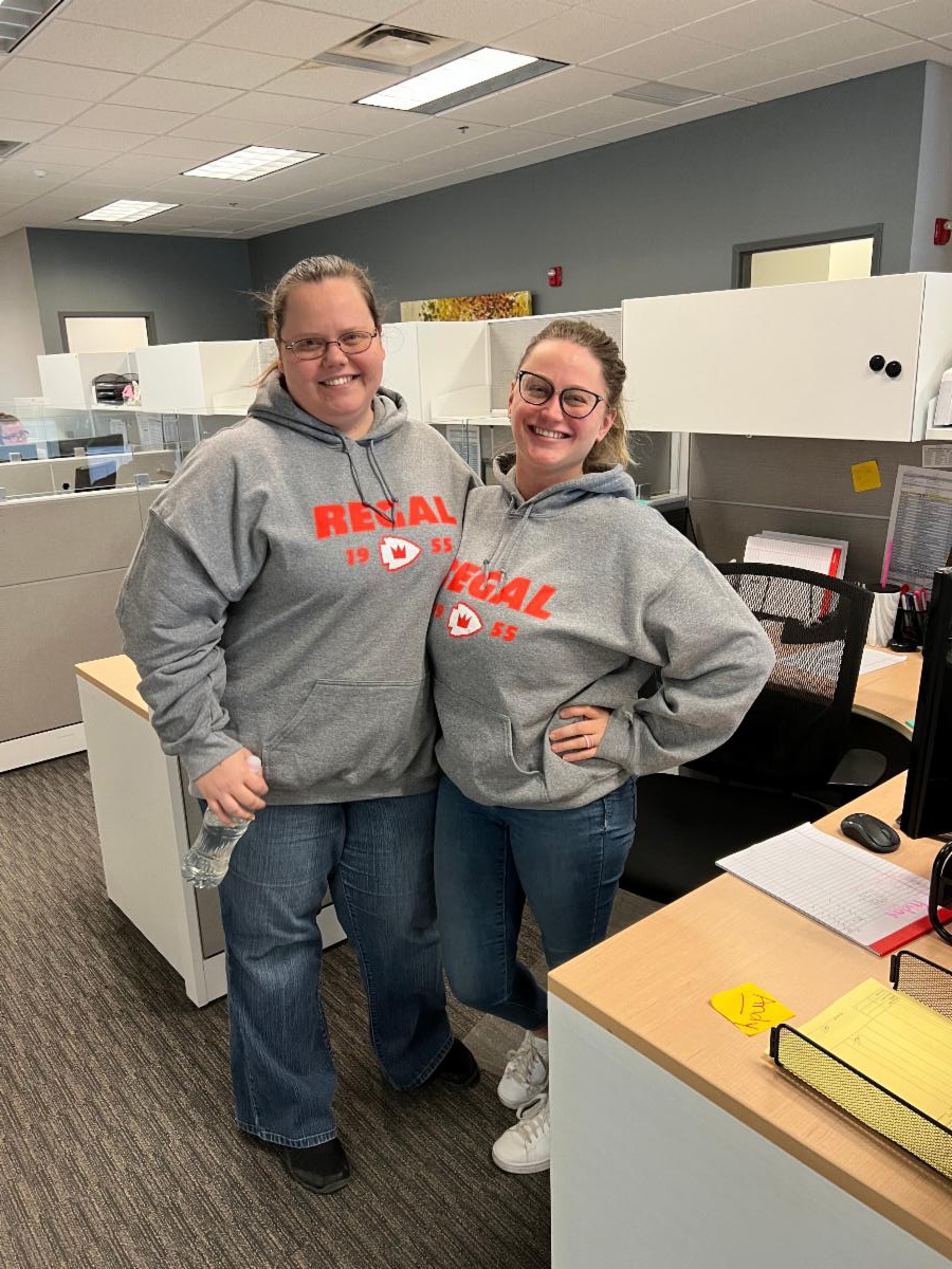 GetRegal's tweet photo. Regal celebrated National Employee Appreciation Day today by handing out some Cool Regal Swag! #employeeappreciation #getregal https://t.co/HpqHEYdCiL