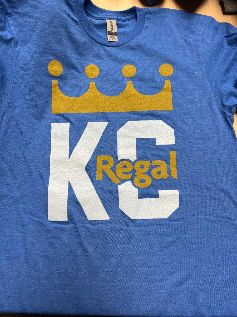 GetRegal's tweet photo. Regal celebrated National Employee Appreciation Day today by handing out some Cool Regal Swag! #employeeappreciation #getregal https://t.co/HpqHEYdCiL