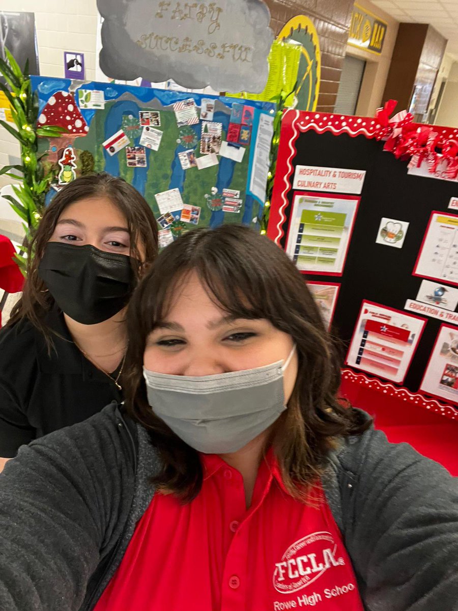 rowe_fccla's tweet photo. Students had the opportunity to speak about FCCLA at  @Rowe006 Open House Last night! @McAllenISDCTE @RoweCTE_CRivera #RoweFCCLA https://t.co/lKuJDKMsEy