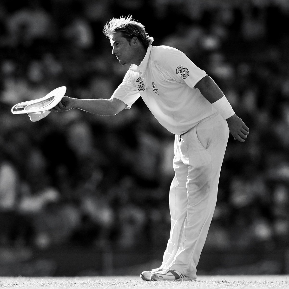 SMSubhani07's tweet photo. RIP🏏LEGEND #shanewarne #GOAT https://t.co/K3rNubdWf0