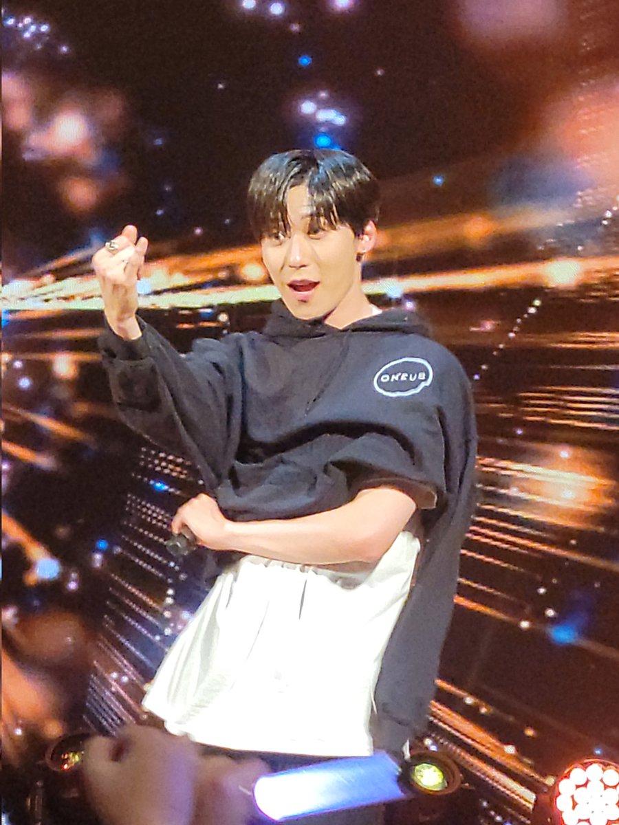 OTCupboard's tweet photo. We pinky promise, Keonhee! #ONEUSinLawrence #ONEUS_IN_AMERICA #keonhee @official_ONEUS https://t.co/fiop1D8N9l