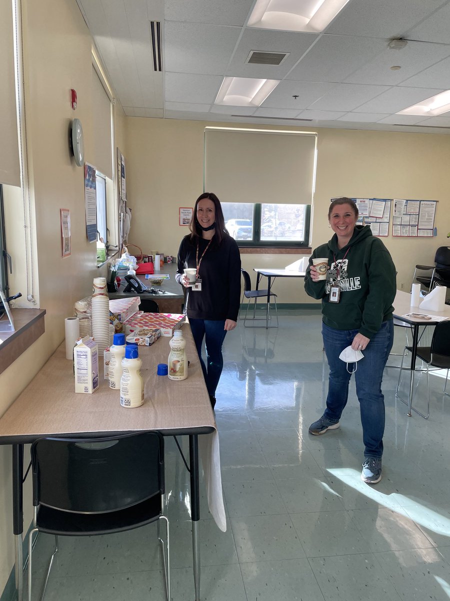 HowellTwpGrnvl's tweet photo. Thank you to our K team for coffee, tea, and donuts 🍩. #HTPSBetheLight 🌞 https://t.co/9vC7f8DNVF