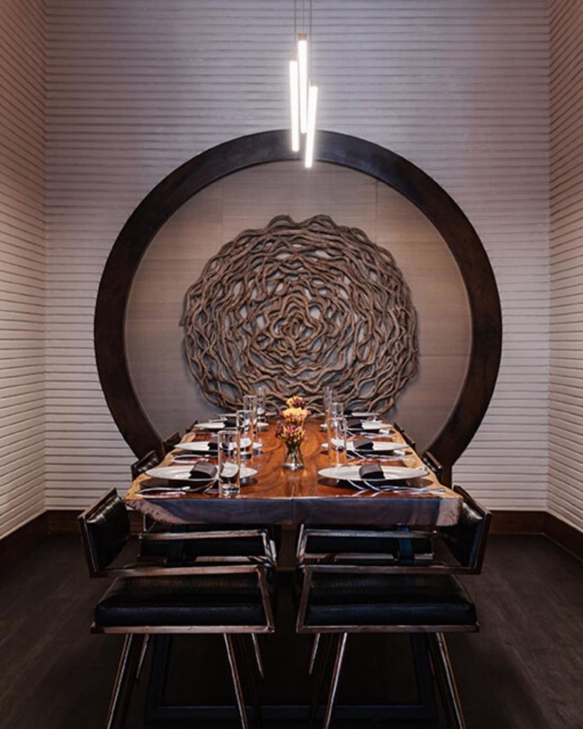 chaiyoatl's tweet photo. 👩‍🍳 [CHEFS TABLE] This ultra-exclusive chef's table is presented to you by Chef DeeDee Niyomkul herself. Our chef's table provides guests with a private and interactive dining experience for up to 10 guests. https://t.co/Mgs9yGT81r https://t.co/TedBkSD5Tk