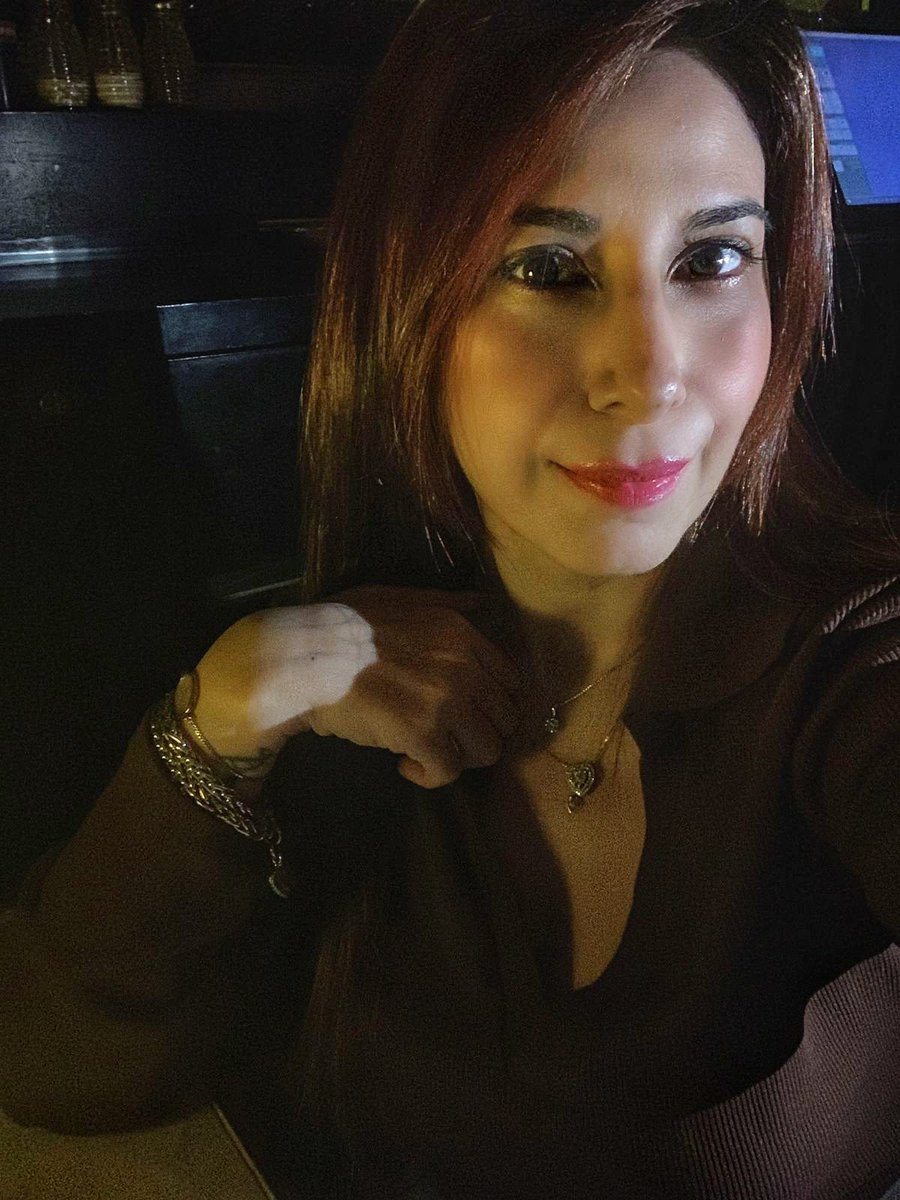 karishmachawla_'s tweet photo. Musing to my favourite set of Bollywood songs playing live while enjoying some delicious bites is what my 'entering the weekend scene' looks like?

How is your scene like?
.
.
.
#KarishmaChawla #LifestyleEducator #Nutritionist #WeekendVibes #WeekendScenes #SelfLove https://t.co/MnNdOiv5ZG