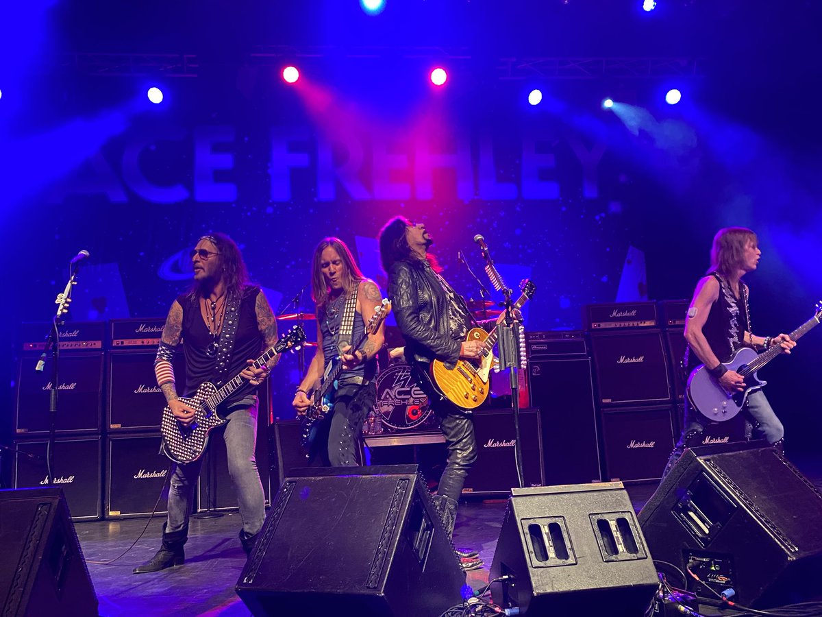 Great <a href="/ace_frehley/">Ace Frehley</a> concert last night in Patchogue, NY. I took over 200 photos during the show. Here’s a link to all my shots. Enjoy! 

facebook.com/media/set/?set…

<a href="/RyanCook1969/">Ryan Spencer Cook</a> <a href="/TheePhilShouse/">Philip Shouse</a> @JeremyAsbrock #MattStarr
