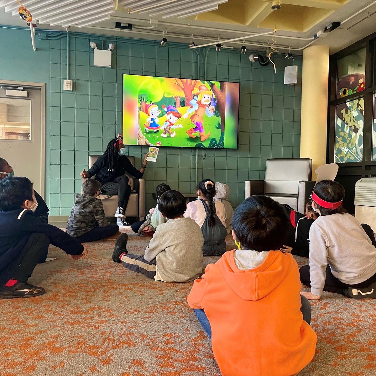 RIOCny's tweet photo. The RIYC's 2nd Annual Read Across America Day celebration, in partnership with the NYPL, focused on encouraging participants to find comfort in literature while providing them with the opportunity to express their creativity. #readacrossamerica #drseussday #rooseveltisland #RIYC https://t.co/re4gkvz7jC