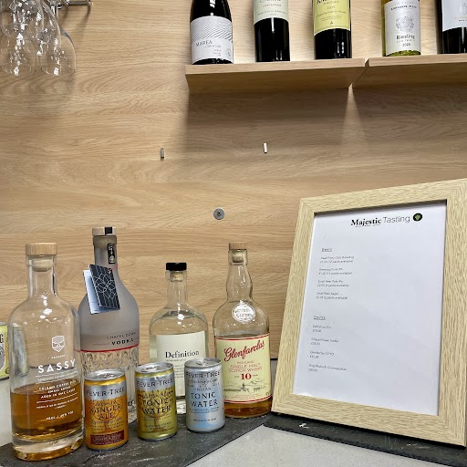 You may already be familiar with our tasting counter, but did you know we offer tasting of spirits too?

Right now we have open:
-Definition Gin
-Chapeldown Vodka
-Glenfarclas 10yr
-Sassy Calvados

🍷