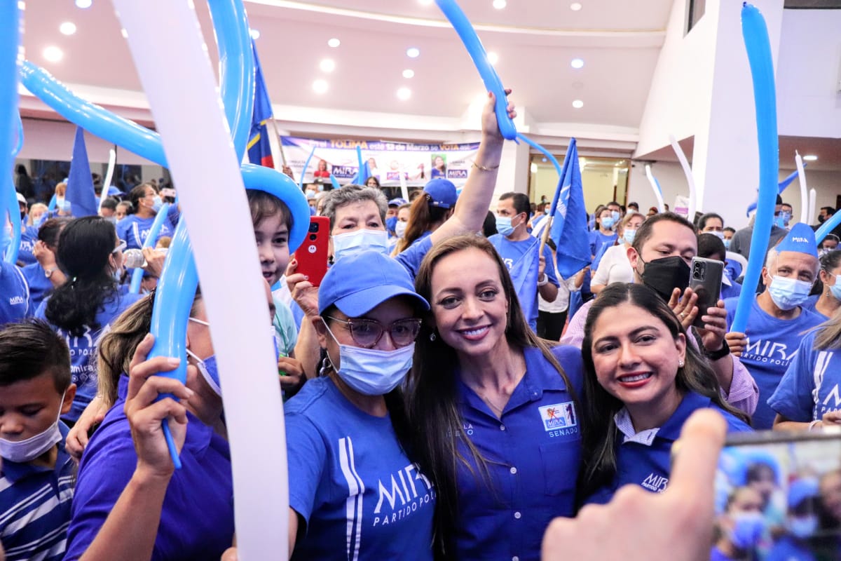 AnaPaolaAgudelo's tweet photo. ¡Gracias a nuestros líderes miraístas en #Tolima por su gran apoyo! #Somos1AlSenado https://t.co/aXaBxYg4Qj