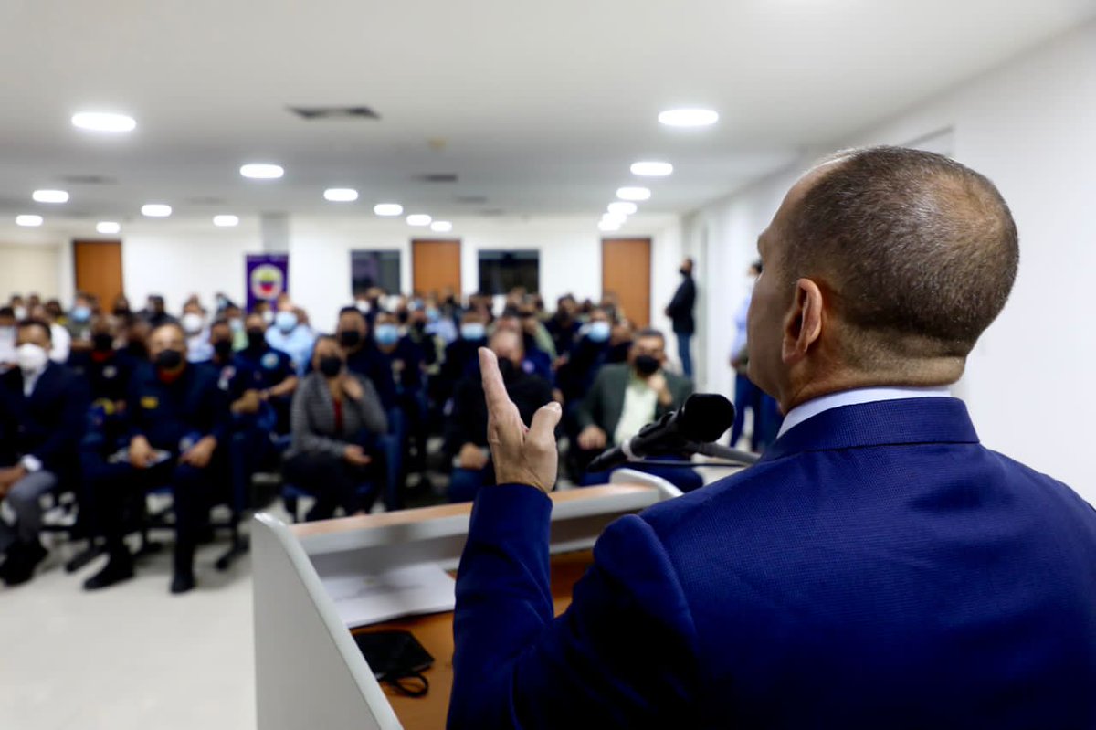 MijpVzla's tweet photo. #Entérate | Desde el salón de Reuniones "Ezequiel Zamora" en la sede de la Superintendencia Nacional Antidrogas de la ciudad capital, el A/J @CeballosIchaso1, aprobó dicho Protocolo,para fortalecer e instruir  a los efectivos actuantes. 
#MedioPetroAClaseTrabajadora https://t.co/8pPedZ1Nya