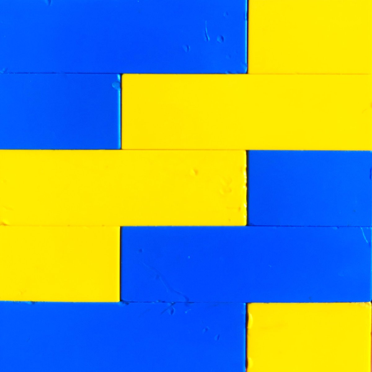 arescourt's tweet photo. Legs d’un jeu d’enfant
Prend fin et bifurque,
#Breloque d’un bref instant.
#Chronique imbriquée qui brave le blême
Chatoie et jure
Que la perte #perdure.
Jaune et bleue. https://t.co/Po1uY2bXUf