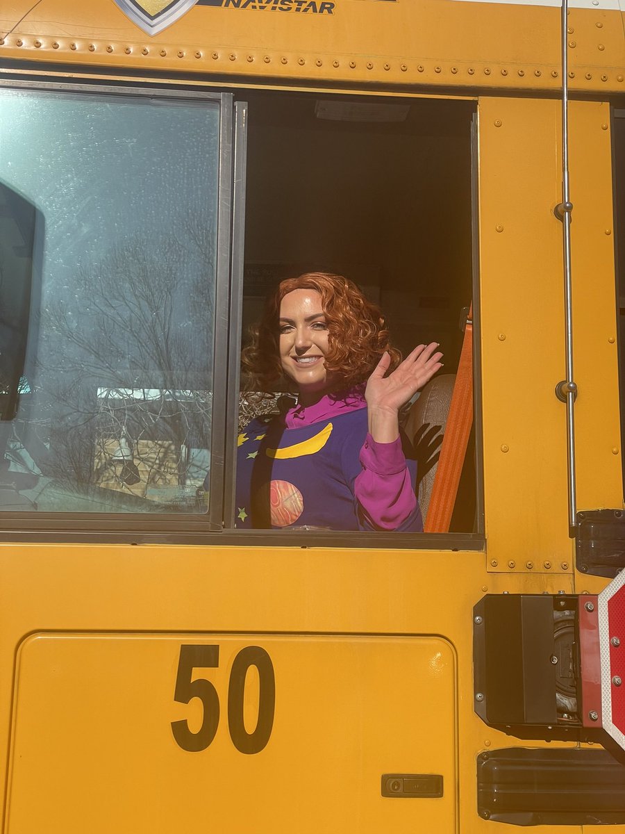 MissCampbell__'s tweet photo. Final day of Read Across of America. The Frizz is back! #ReadAcrossAmerica #magicschoolbus https://t.co/DEFmKHf4oq
