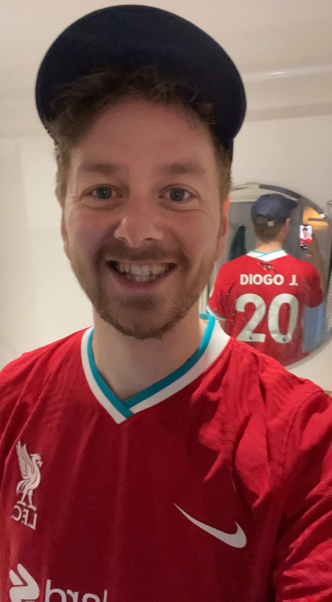 JannickNielsen's tweet photo. Husk at støtte @Bornecancerfond med lidt mønt på MobilePay til 201717, og bær din yndlingstrøje med ekstra stolthed i dag. 

#FodboldtroejeFredag https://t.co/DSkliSnaVY