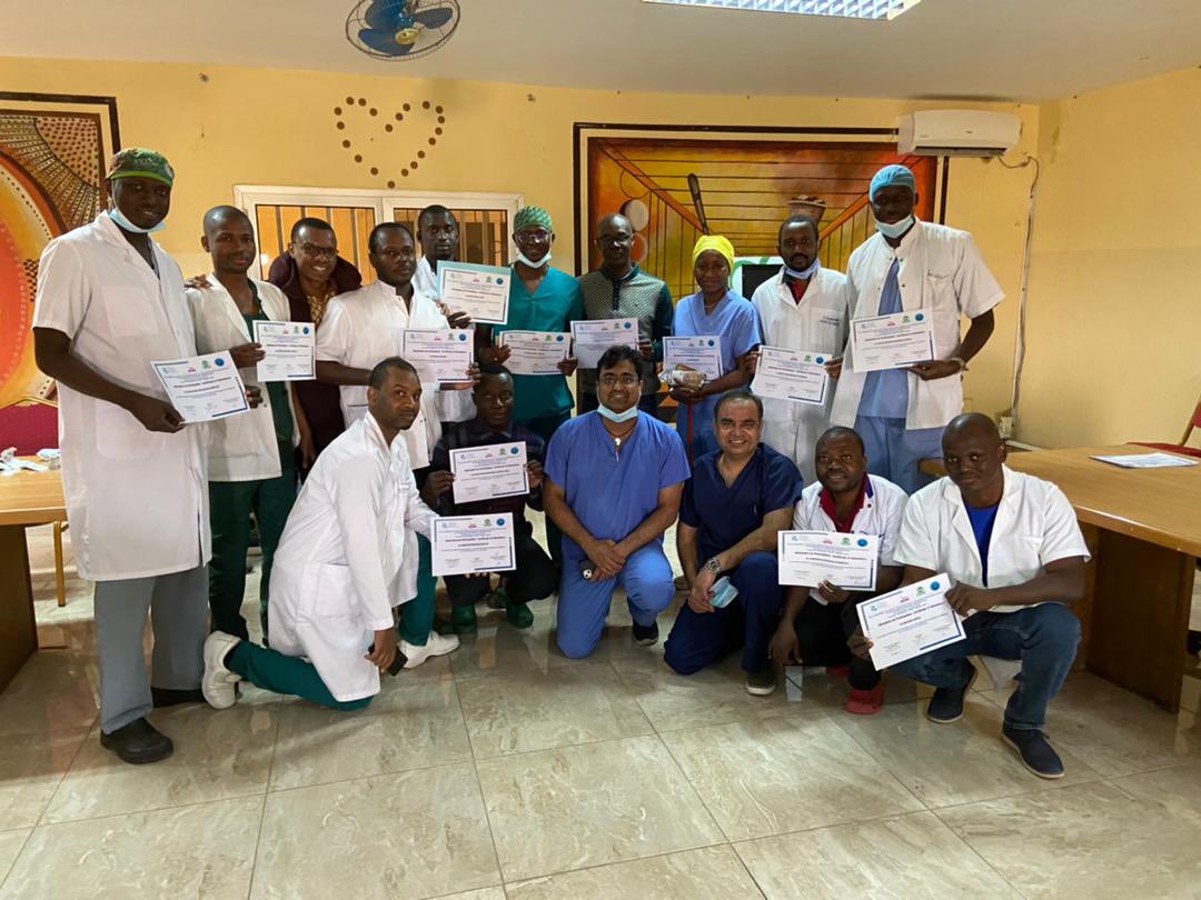 End of a very successful @RCSEd accredited Lap urology masterclass Senegal. Great progress in a week. Patient home-ready day 2, these patients need to b back to their farms, shops, kitchens ASAP to survive. Thanks @MazharSheikh14 @NiangL @Watsoninverness @madinandoye