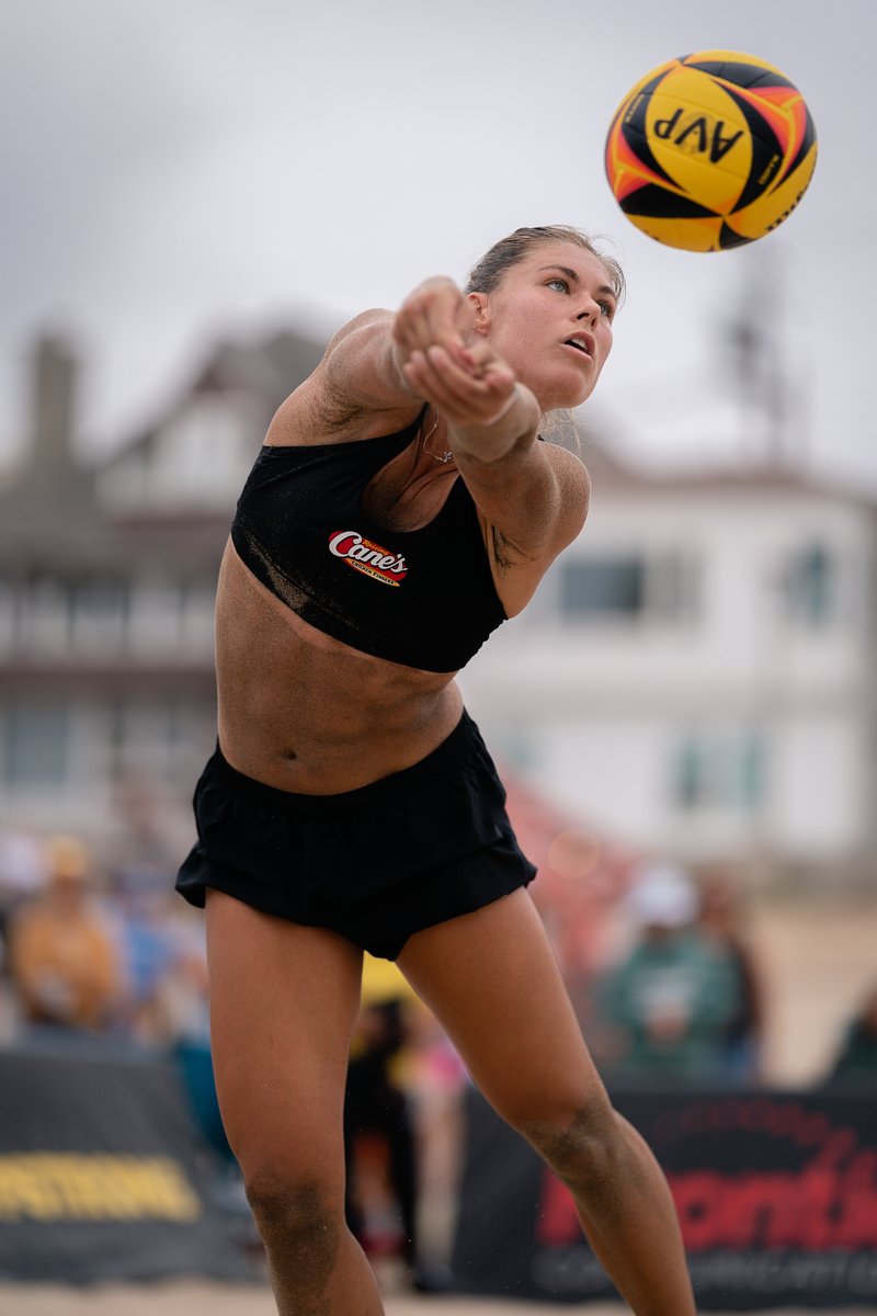 avpbeach's tweet photo. Picture perfect dig from Hailey Harward at the 2021 Gold Series MBO.

📸: Michael Gomez Photography https://t.co/rE4J3l6iCS