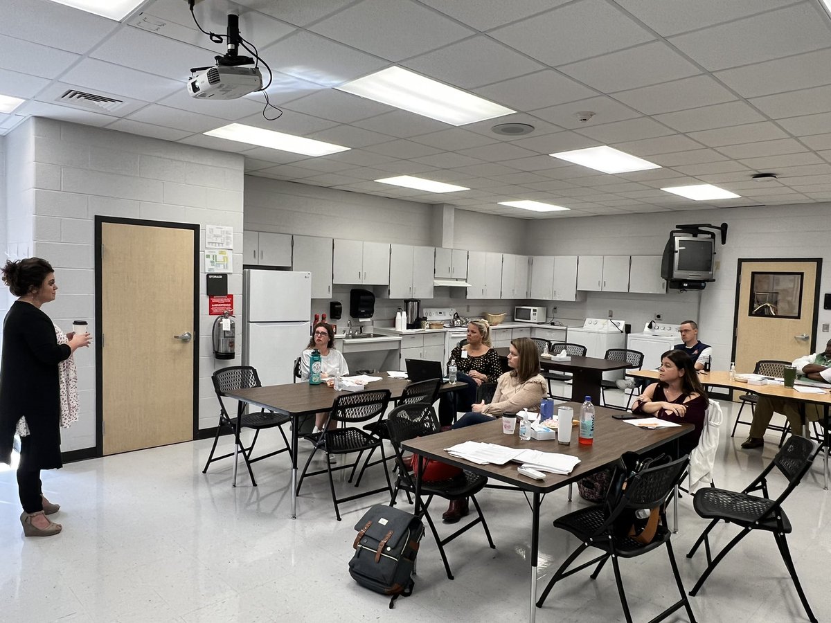 TEACH_Lawson's tweet photo. So proud of our middle school leaders for engaging in deepening content knowledge with #HQIM and TN-IPG. Such rich & worthy discussion about high impact instructional strategies! @NIETteach @TNedu @greatminds @scottlangford72 #leaderslearnfirst #ROCvision https://t.co/W9SKHD3Df1
