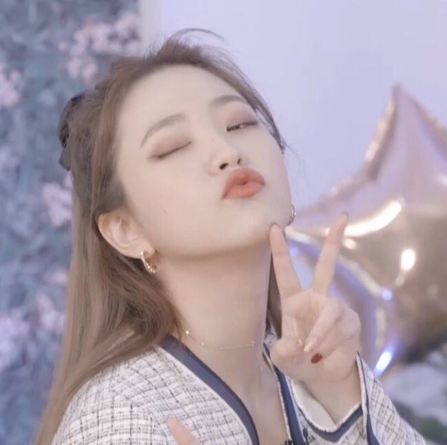 pouting is her signature 
#Yeri24thBirthday 
#더큰세상이_예림이를_주목해
#OurLovelyYeriDay
#EstosDiasConYeri