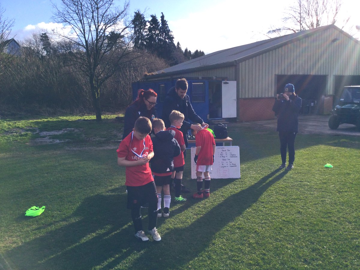 A great day at BRFC academy for our Yr 2/3 boys. We played brilliantly to win all 5 group games, win the semi-final & make it through to the final. We finished runners up 🥈😀. A huge thanks to @Rovers U18’s players @HarryLeonard03 & @charlieweston08 for being ace coaches ⚽️🙌🏻