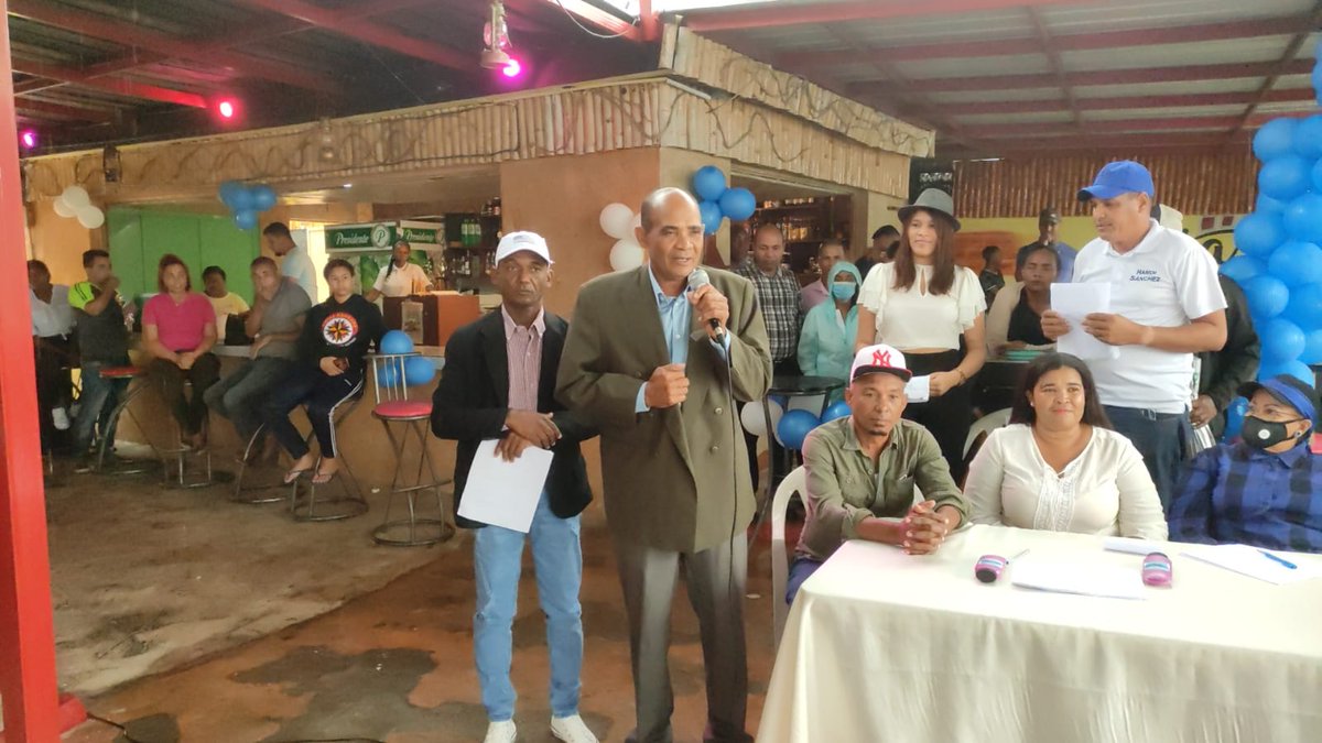 russoarias's tweet photo. Hoy juramentos peledeistas y perredeistas del distrito municipal de las charcas de maria nova, del municipio de San juan de la maguana https://t.co/eNNOsNWiPR