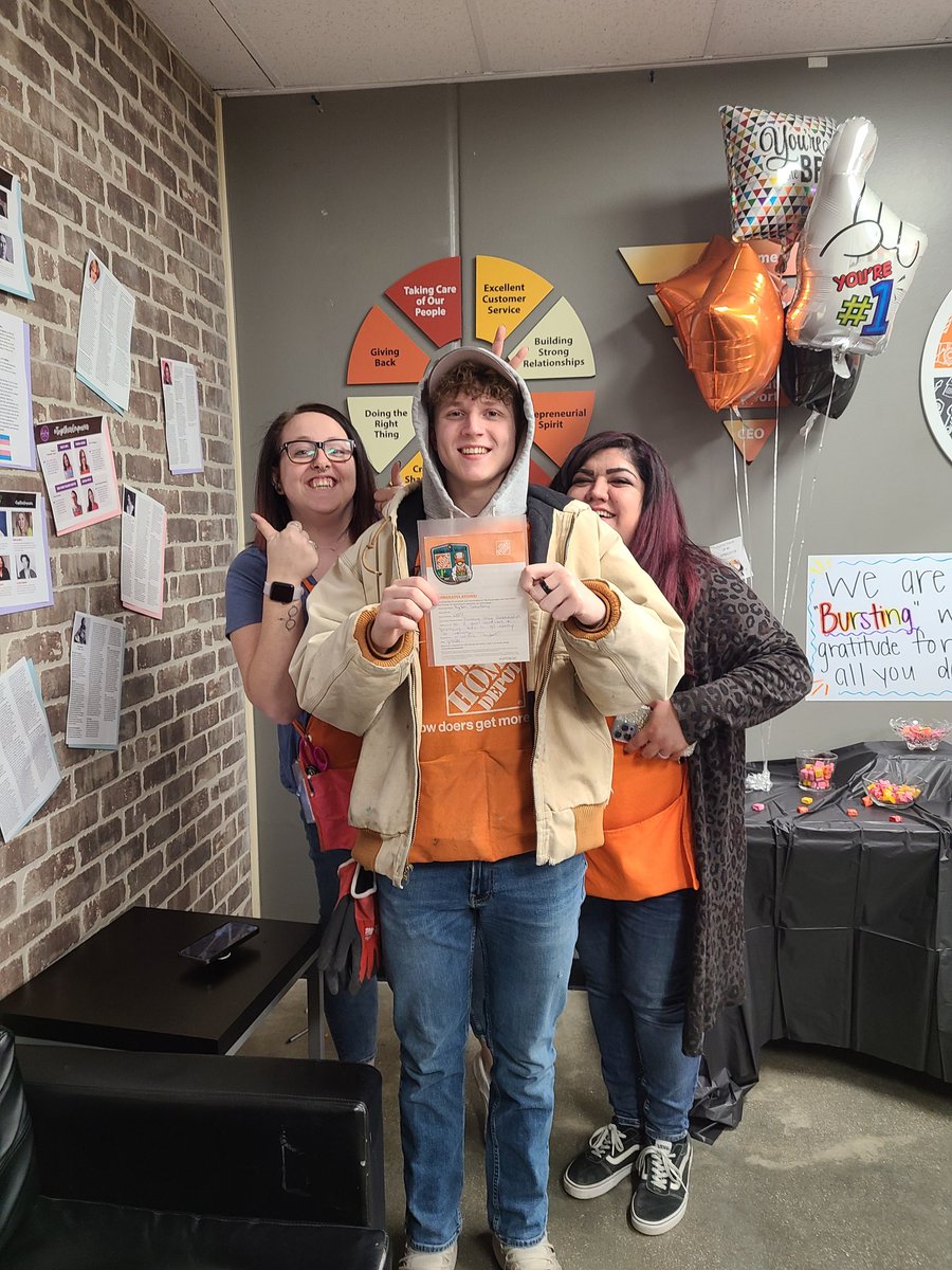 MichelePendext2's tweet photo. Thank you so much for all your help. No matter what I ask he is always willing to prioritize what he is doing to help. @Monica_L_Martin @Britt_HD @Heather41255725 https://t.co/mneNrRu7tn