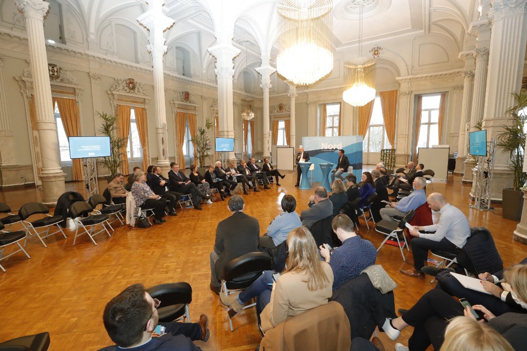 departement59's tweet photo. Les rencontres territoriales se poursuivent dans le #Nord !
Le Président @christianpoiret rencontre ce soir les maires de l’arrondissement de #Lille pour présenter les dispositifs d’aides à l’aménagement en faveur des communes.
#LeDépartementEstLà pour ses territoires. https://t.co/pqlrFpvVmq