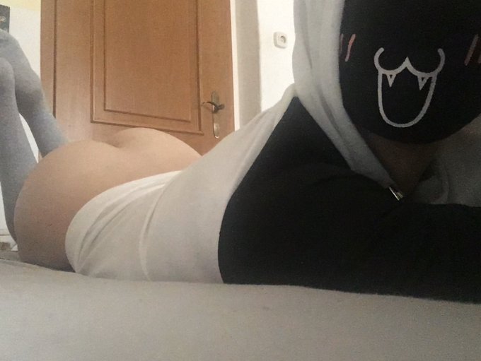 In the mood to get pinned down rn https://t.co/TNCAcXAn0y