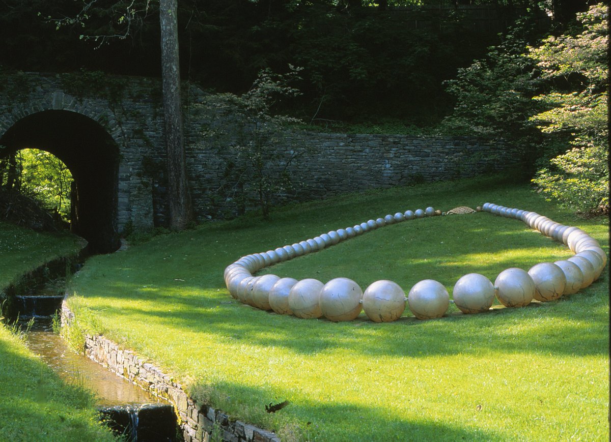 “People knows this house as the one with the necklace in the garden” - Metropolitan Home, 2002

#tbt #theworldisyouroyster #twiyo #karinfgiusti #karingiustistudio #artistoftheday #newhaven #Connecticut  #metropolitanhome #contemporaryart