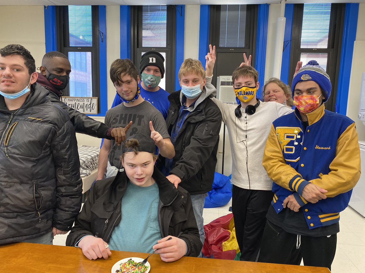 Basketmomma7's tweet photo. “Think Spring” cakes at Butler Rise
☘️💚
Happy Birthday Patrick 🥳
#transitioneducation
#socialskills #squad https://t.co/B6VQpdGmbh