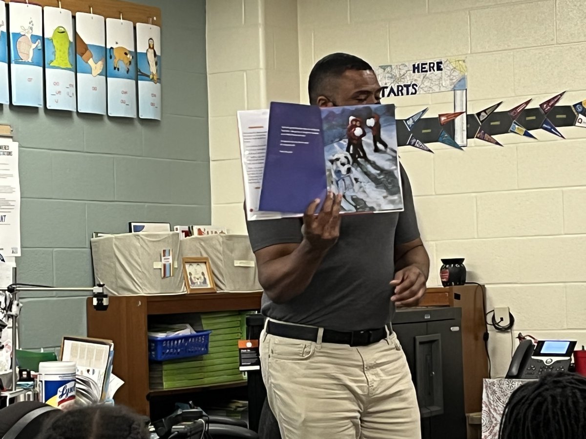 JessicaLiteracy's tweet photo. Big shout out to @MrIsaac_SE for reading with our @SEstarsR2 students for Real Men Read! Students loved hearing a wonderful story from their amazing Assistant Principal! #SandlapperReads #ReadAcrossR2 https://t.co/qBkXNDFUVN