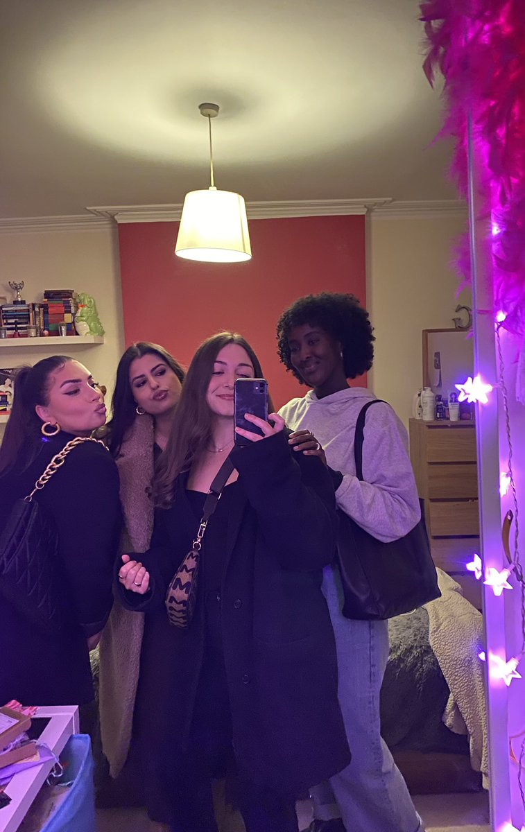 MarieGal_'s tweet photo. Angels. ❤️ you. https://t.co/iWWBdhNtky