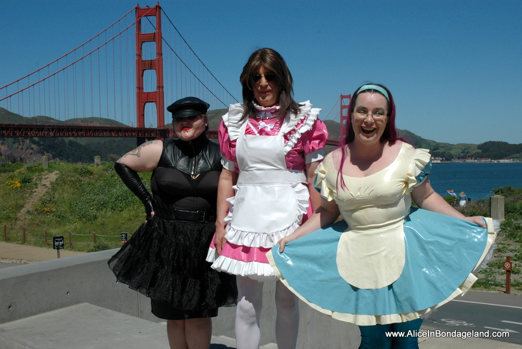 AliceSissyLand's tweet photo. Wearing our best kinky cosplay to visit the Golden Gate Bridge with @cruel_vyra &amp; @BondageLand #TeamAlice https://t.co/nCrZ59sGxz
