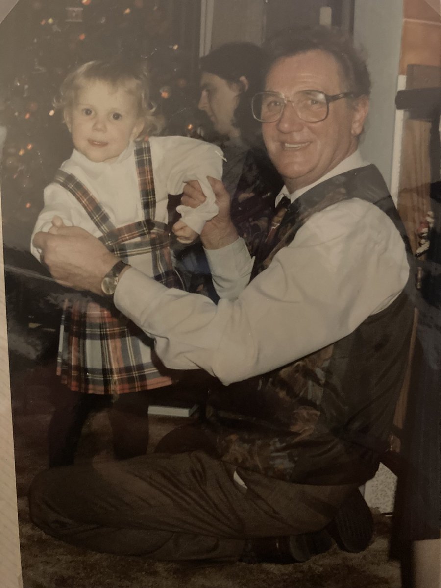 EmilyHa72528206's tweet photo. 8 years ago today, my favourite person died 💔 #grandad #circa1993 #myfavourite #babyem #misshim https://t.co/iYRz0OvHOZ