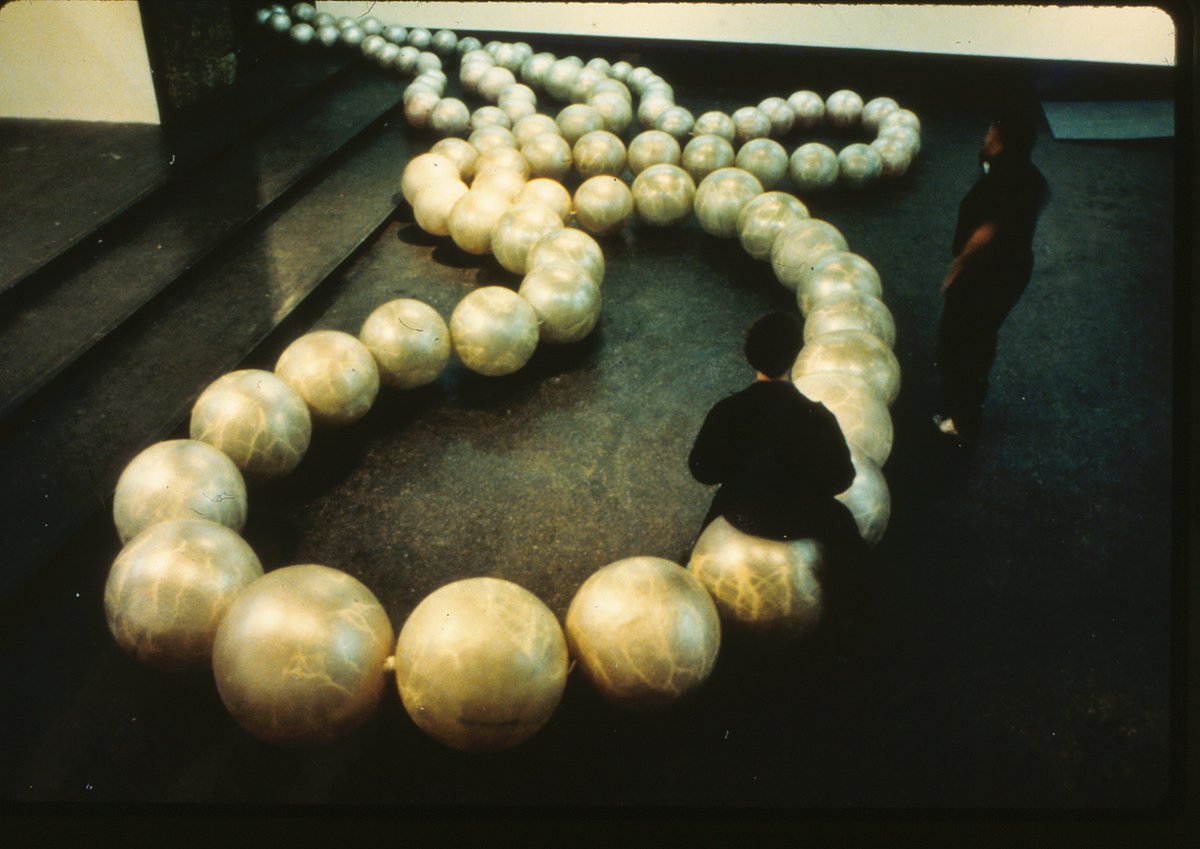 #theworldisyouroyster
installation ✨

#twiyo #karinfgiusti #karingiustistudio #sculptureinstallation #artistoftheday #publicartinstallation #contemporaryart