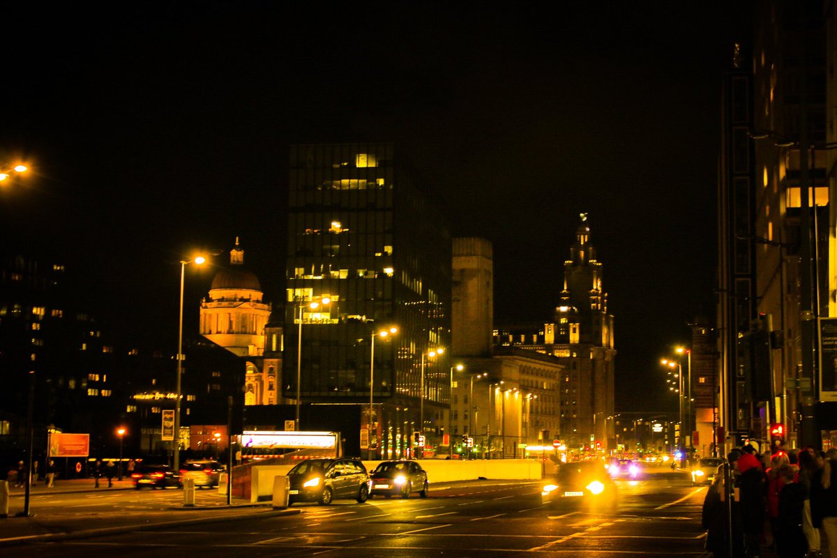 LifeinPhotosJen's tweet photo. Liverpool at Night is pretty special 💫📸

#Photography #Photo #Liverpool #LifeInPhotos #JenMercer #Camera #Canon #LiverpoolPhotography #NightPhotography #LiverpoolatNight #Strand #LiverpoolWaterfront https://t.co/7xbKytpWju