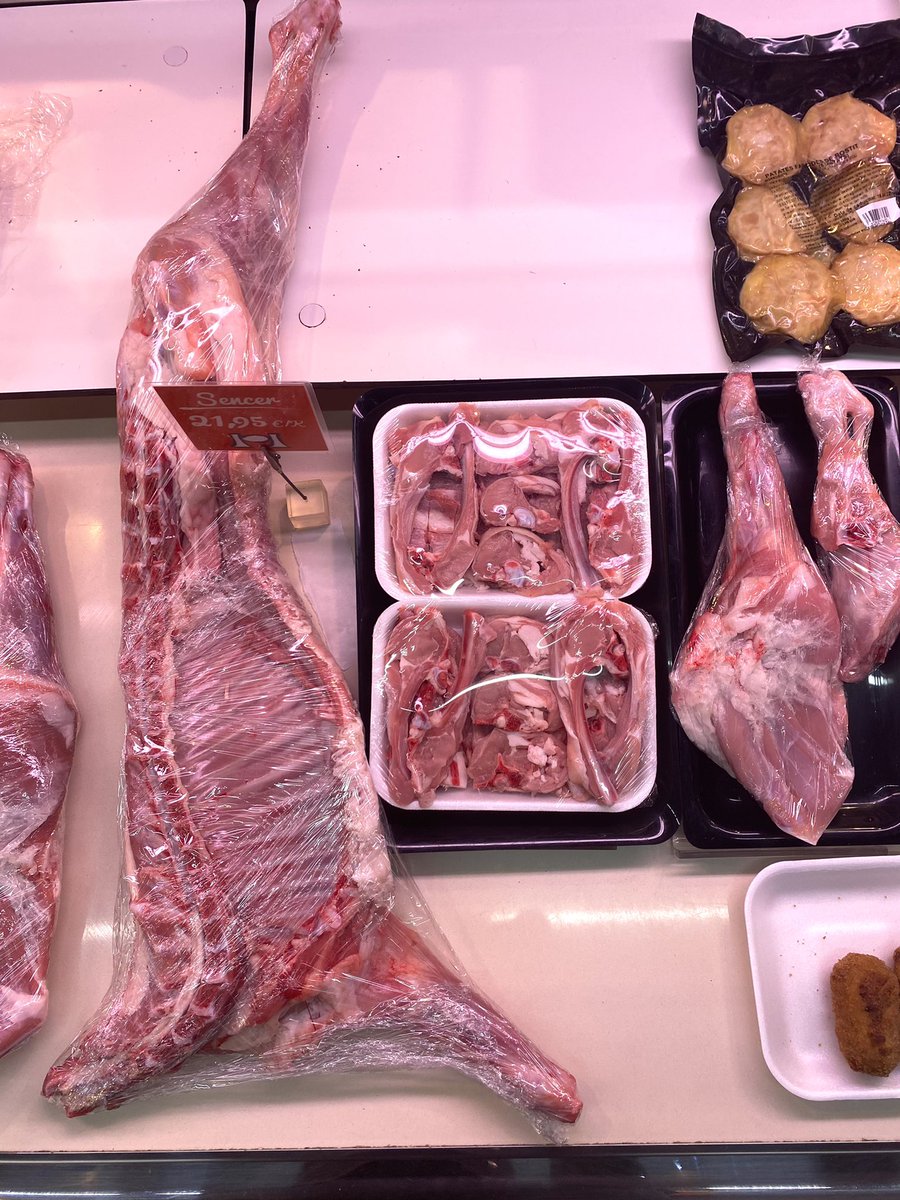 mariamercecarns's tweet photo. Cabrit bonic i molt bo. Dissabte de les 7:30h a les 15:00h al vostre servei. Fes la teva comanda al ☎️933195568 o al 📱619180731 https://t.co/WzrAgCxcil